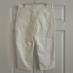 Gloria Vanderbilt  Capris Amanda’s style.